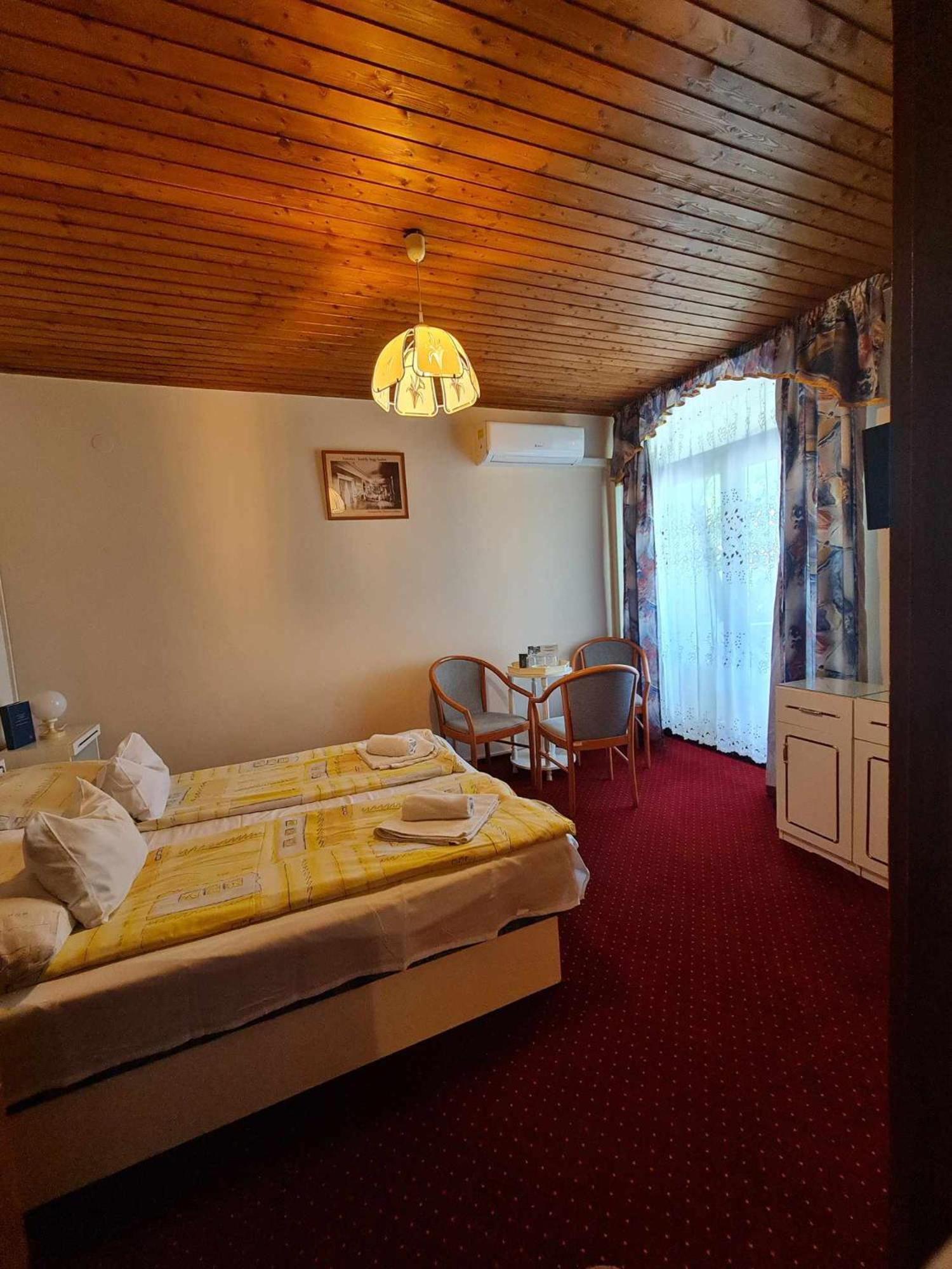 Steinhaus Bed & Breakfast Keszthely Esterno foto